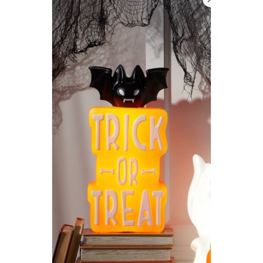 “Trick or Treat” Blow Mold Decor